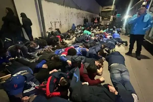 Más de 100 hinchas chilenos detenidos por incidentes en Independiente-U de Chile