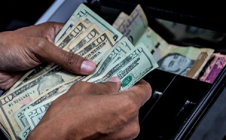 El 92 % de los venezolanos no está ahorrando, según estudio