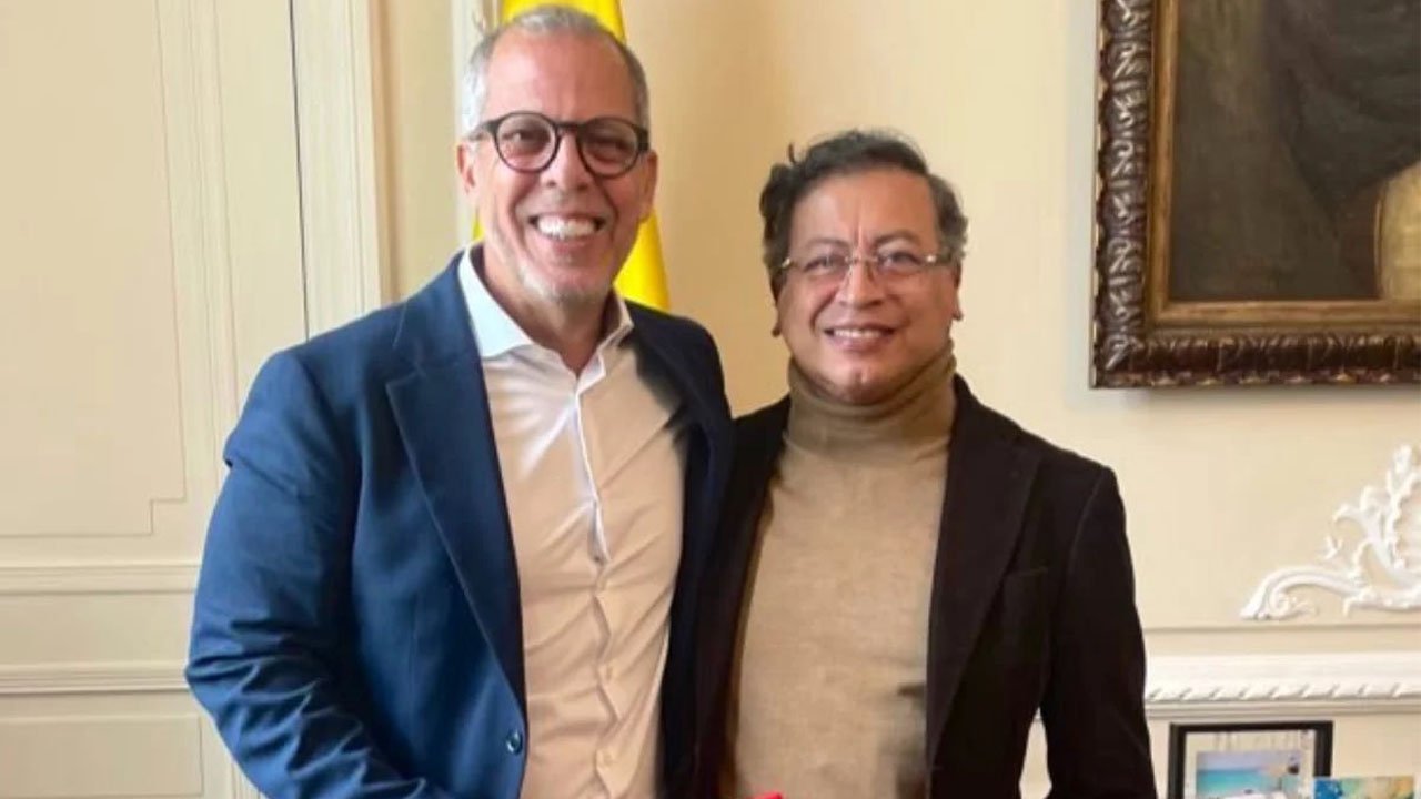 Está bien ser fanático pero no tanto Pastor alfredo Saade comparó a Petro con Jesucristo Saade Miguel Uribe