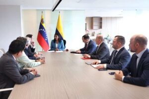 Venezuela y Colombia revisan venta de Monómeros