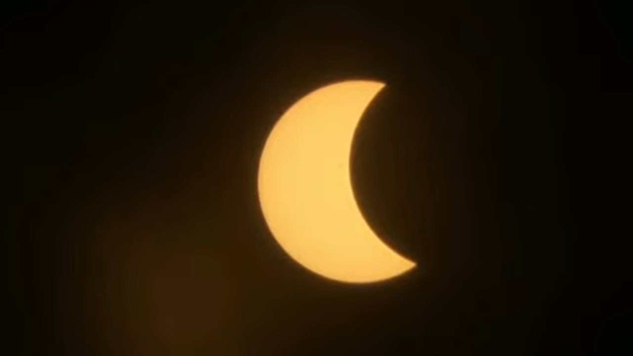 Así se ve el eclipse total de sol del 8 de abril a las 12:40 del día