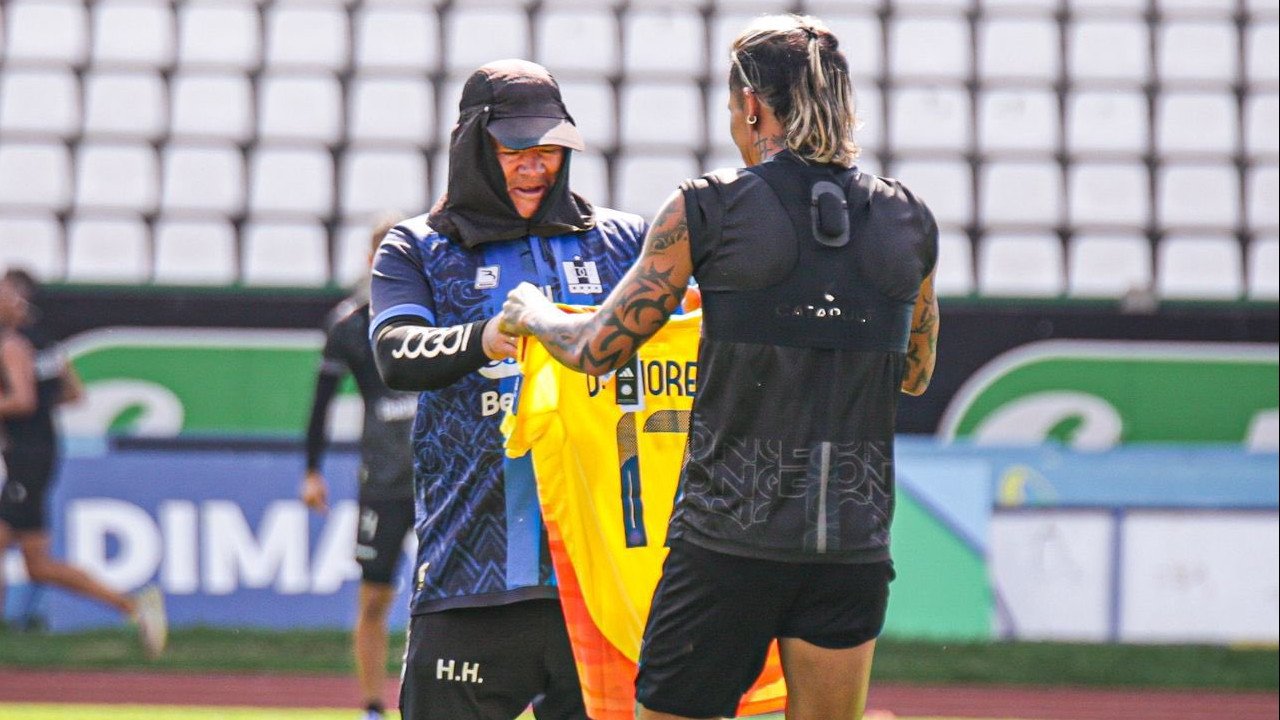 ¡Dayro Moreno es un grande! Le regaló su camiseta de la ‘tricolor’ al Arriero Herrera