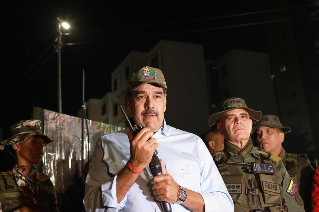 Maduro llevará militares a los barrios para entrenar a la población