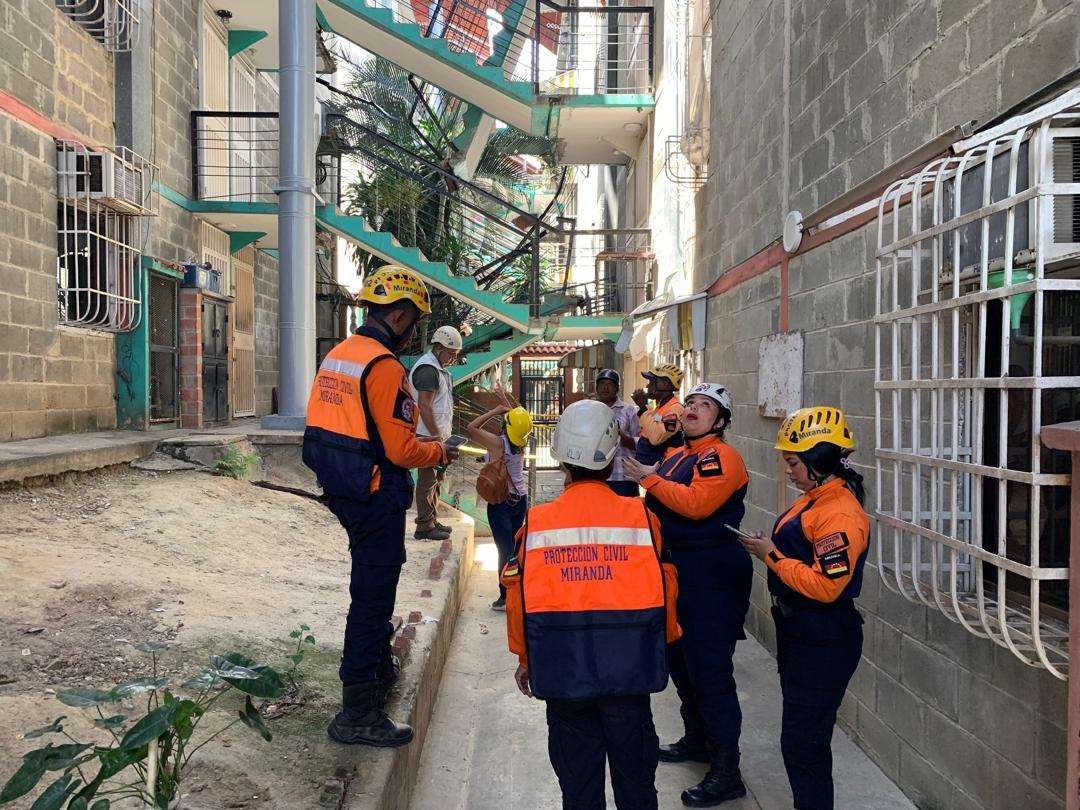 Colapso de estructura en un edificio en Guatire dejó 10 lesionados