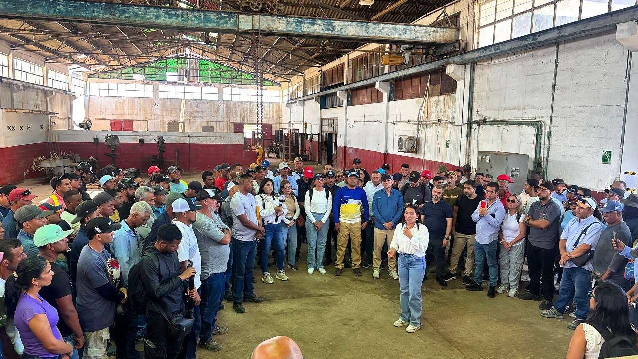 Gobernación de Sucre firmó alianza para explotación de sal en Araya