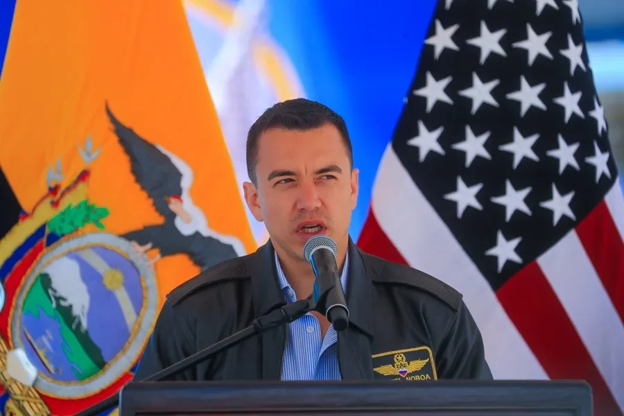 El presidente de Ecuador convoca un referéndum para preguntar sobre la instalación de bases militares extranjeras en el país