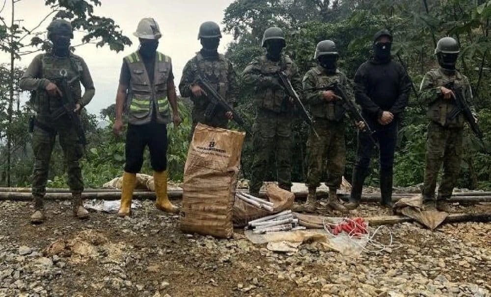 Detienen en Ecuador a treinta peruanos y venezolanos en un operativo contra minería ilegal