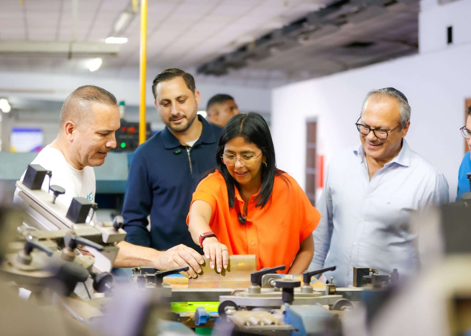 Rodríguez a los industriales: hay que priorizar lo hecho en Venezuela