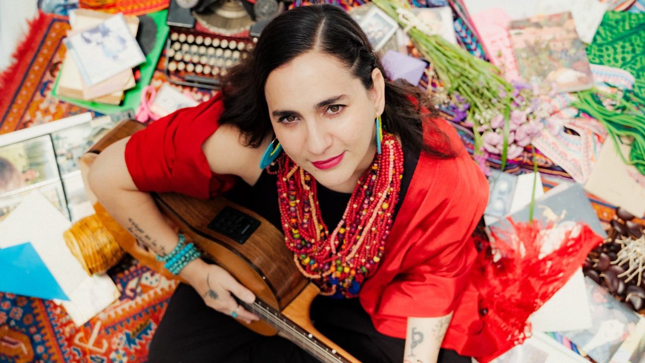 La Cantautora Marta Gomez Regresa a Bogota con Letra y Musica un Concierto Intimo que Celebra 25 Anos de Carrera