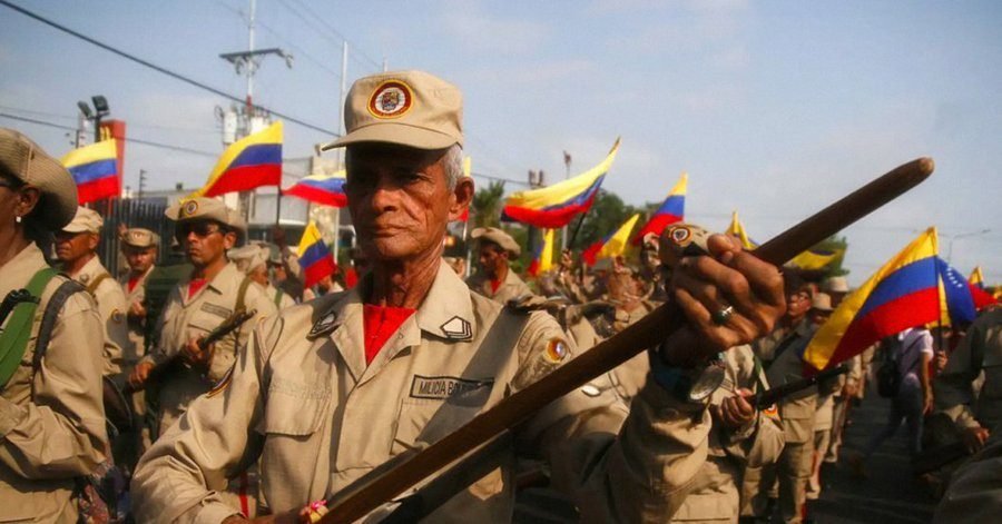 Milicia venezolana se adiestra ante "amenaza" de EE UU: "Los recibiremos con plomo"