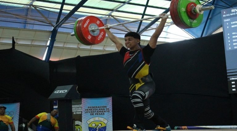 Lissandro Rivero demolió registro nacional en torneo Sub-20 de pesas