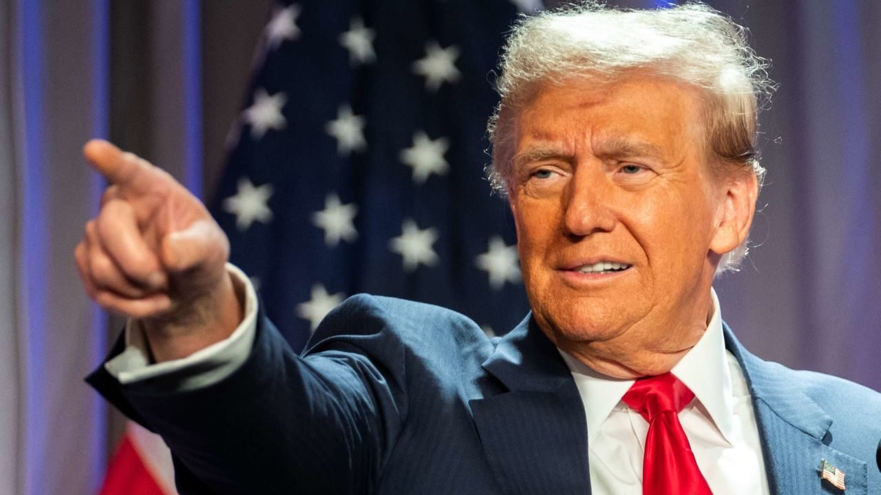 Trump advierte a Venezuela que derribará sus aviones si ponen en peligro a militares