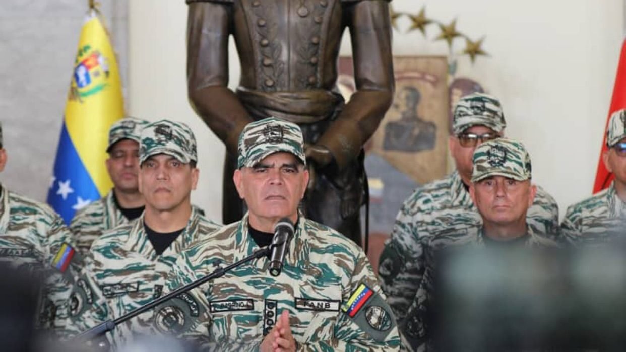 El narcotráfico no se combate con destructores ni con misiles