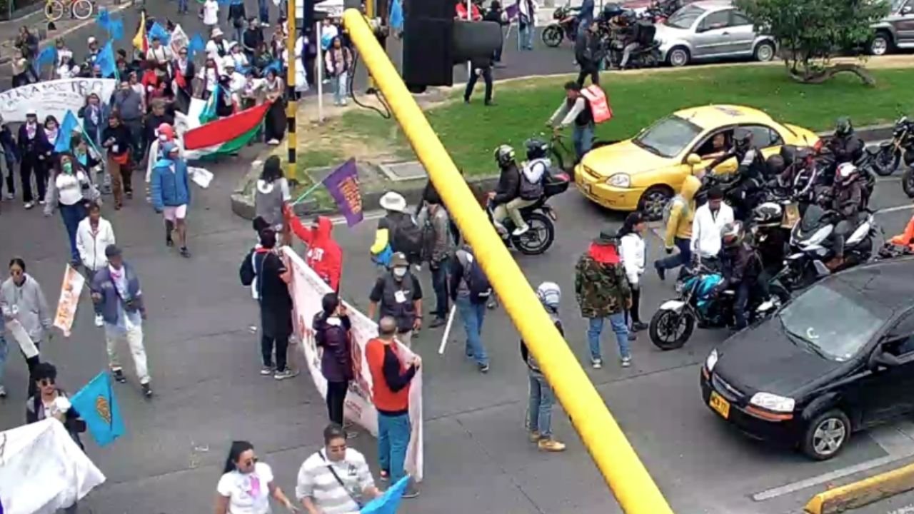 Protesta en Bogotá afecta a TransMilenio y la movilidad