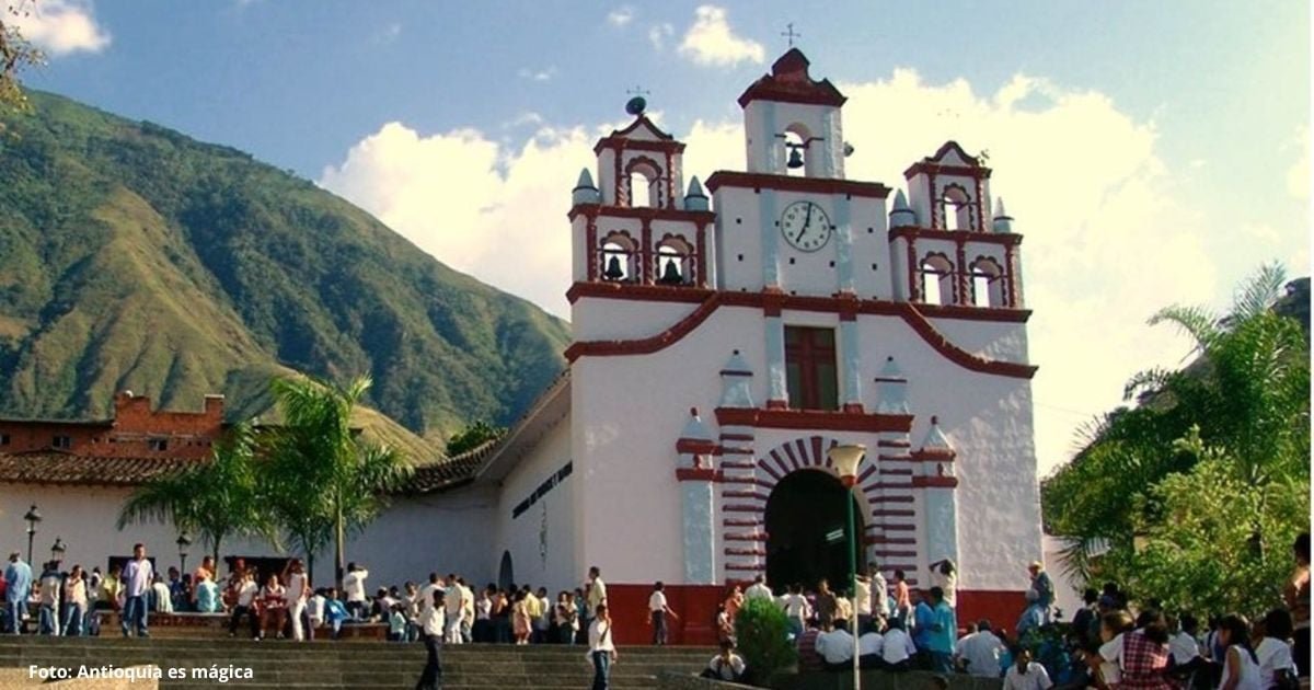 Cómo llegar al antiguo pueblito de Antioquia con un encanto colonial que enamora a sus visitantes
