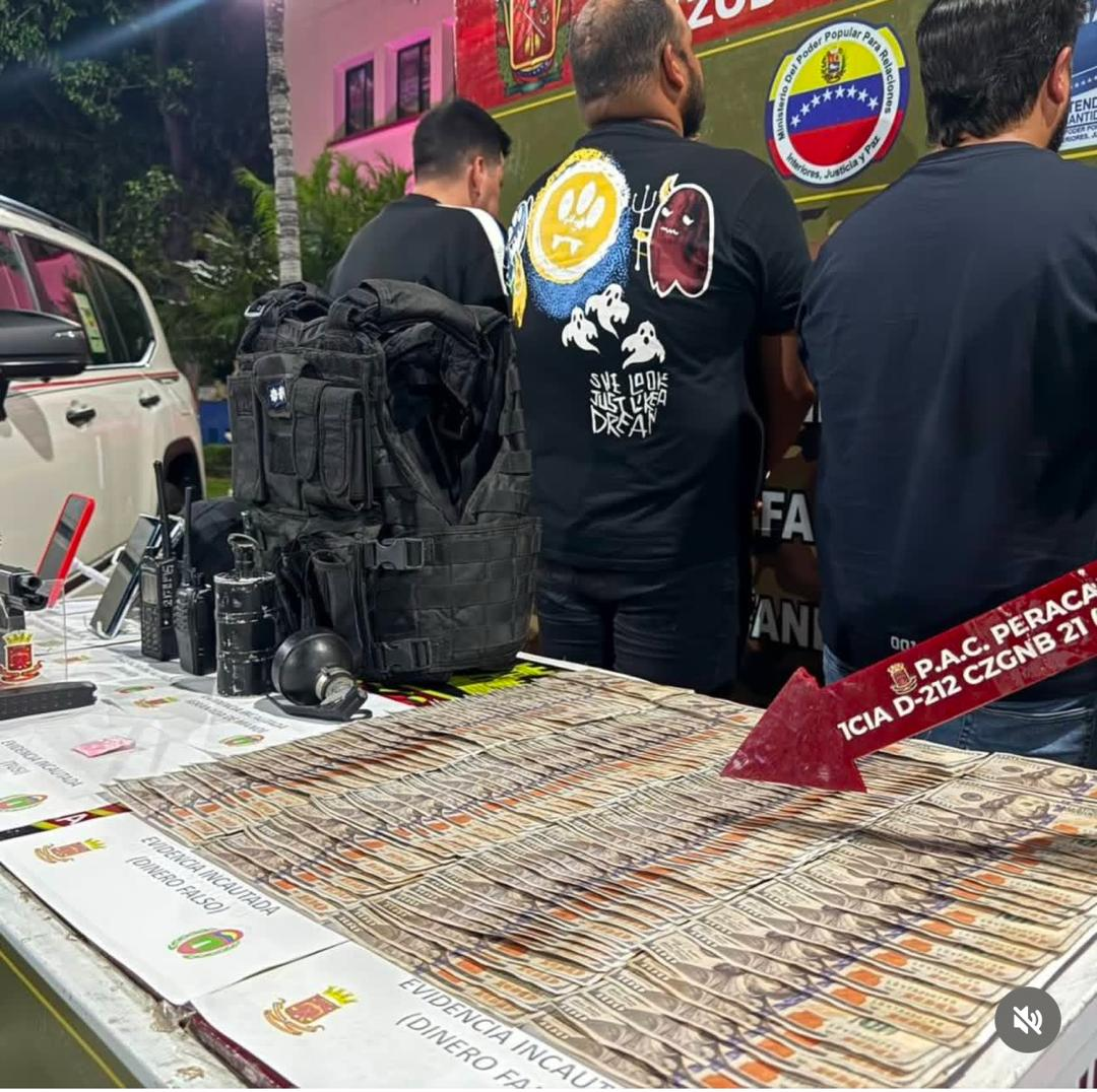 Detuvieron a cuatro hombres con material de guerra y 20 mil dólares falsos