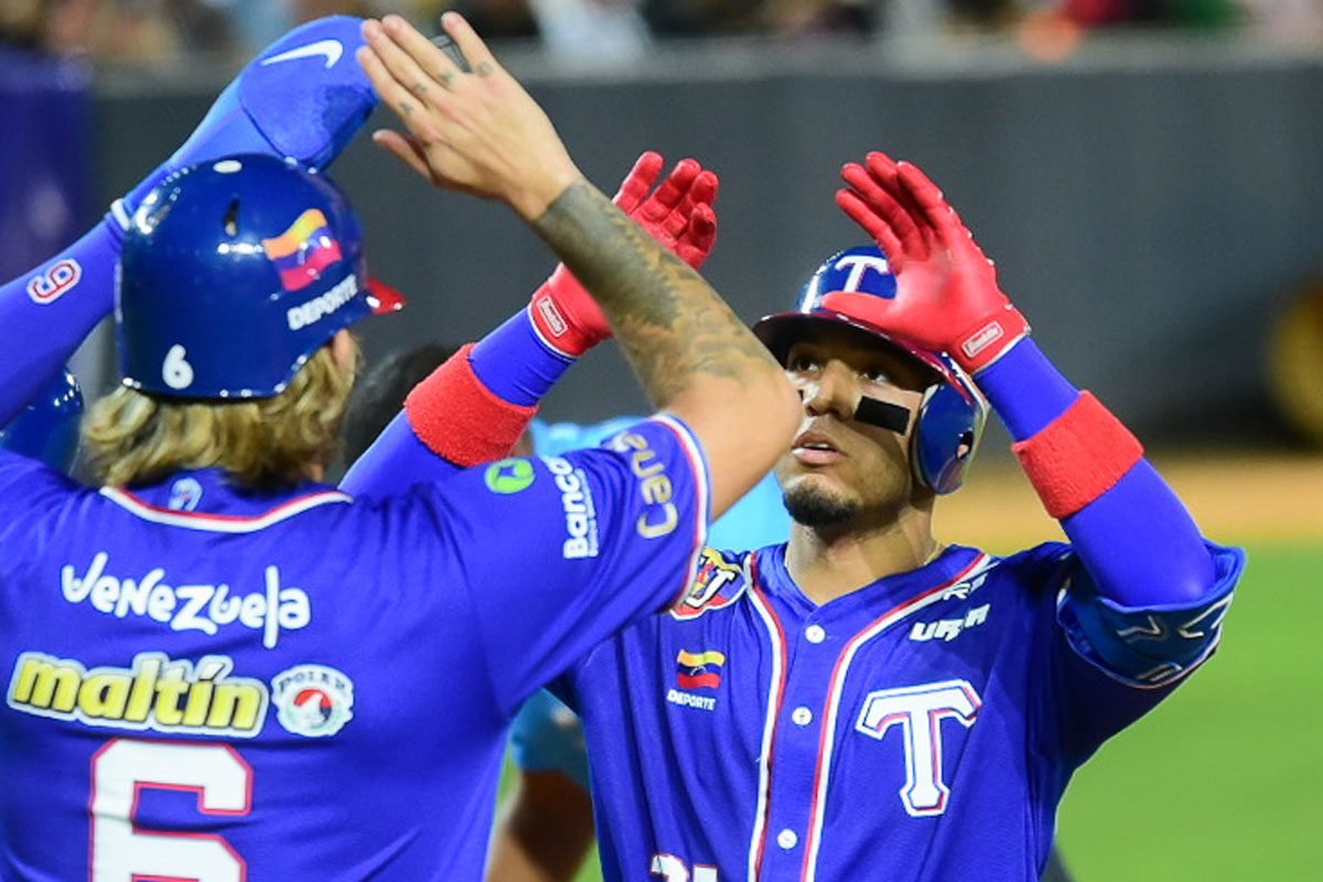 Tiburones aplastaron a las Águilas en el Luis Aparicio