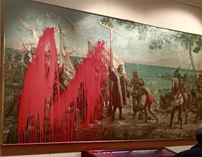 Activistas de "Futuro Vegetal" dañaron con pintura roja obra dedicada a Cristóbal Colón en Madrid, España