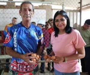Vicepresidenta constata potencial emprendedor de la parroquia Altagracia