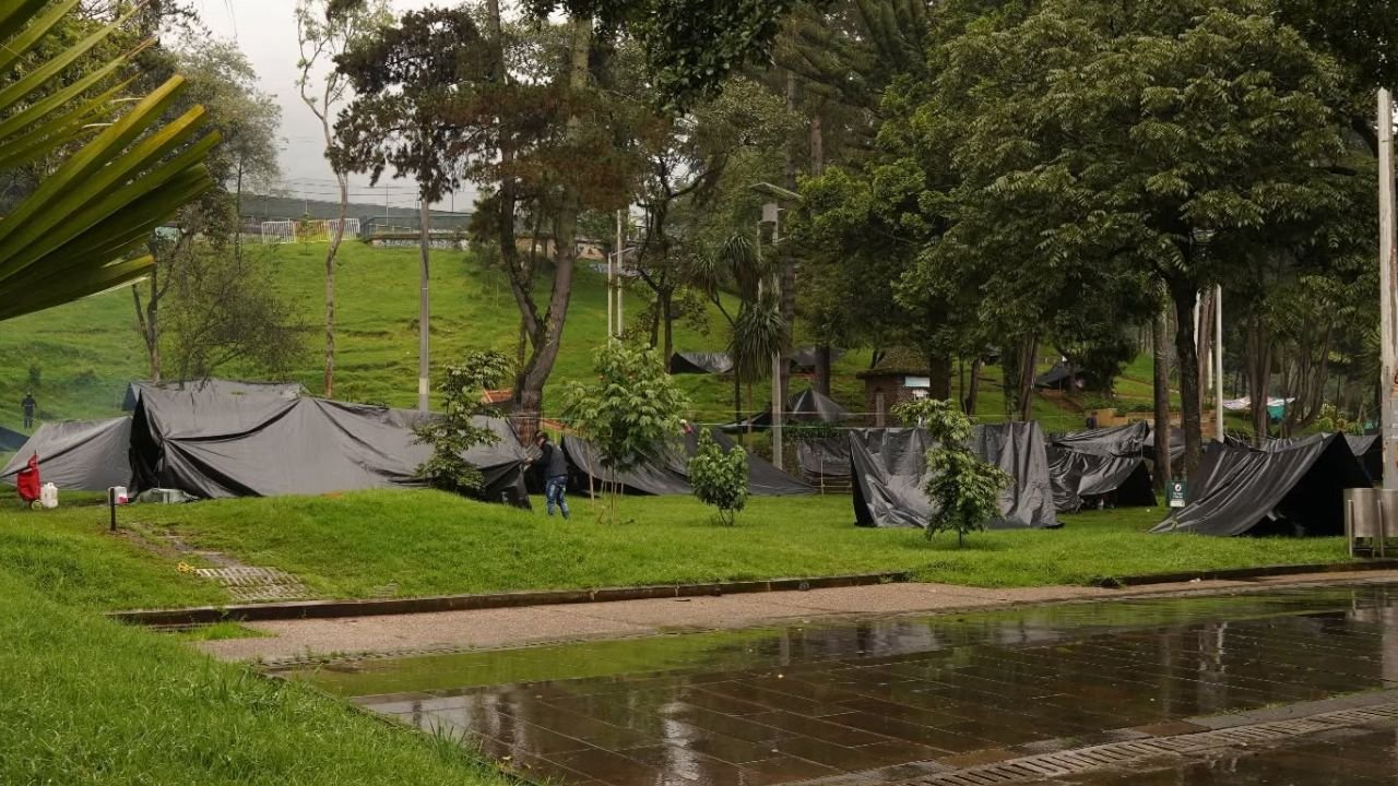 Indígenas Emberá vuelven a tomarse el Parque Nacional en Bogotá