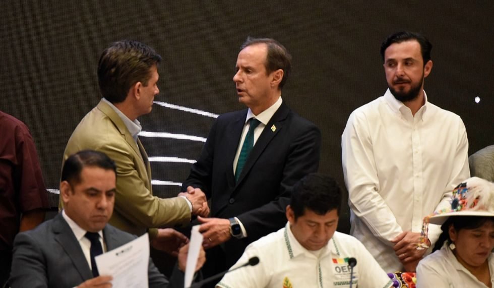 Tuto Quiroga reconoce la victoria de Rodrigo Paz