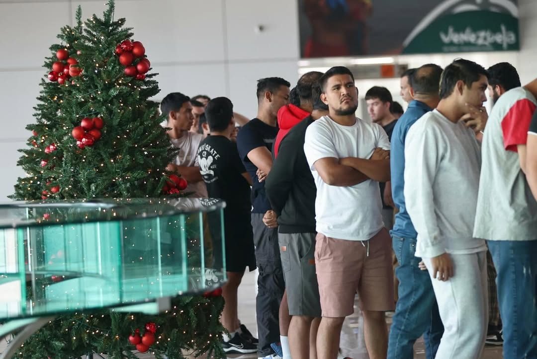 Continúan retornando al país venezolanos que estaban en EE.UU, esta vez destaca la llegada de una niña de 4 años de edad