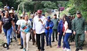 Maduro desde la Comuna El Topo anuncia consulta para el 23 NOV