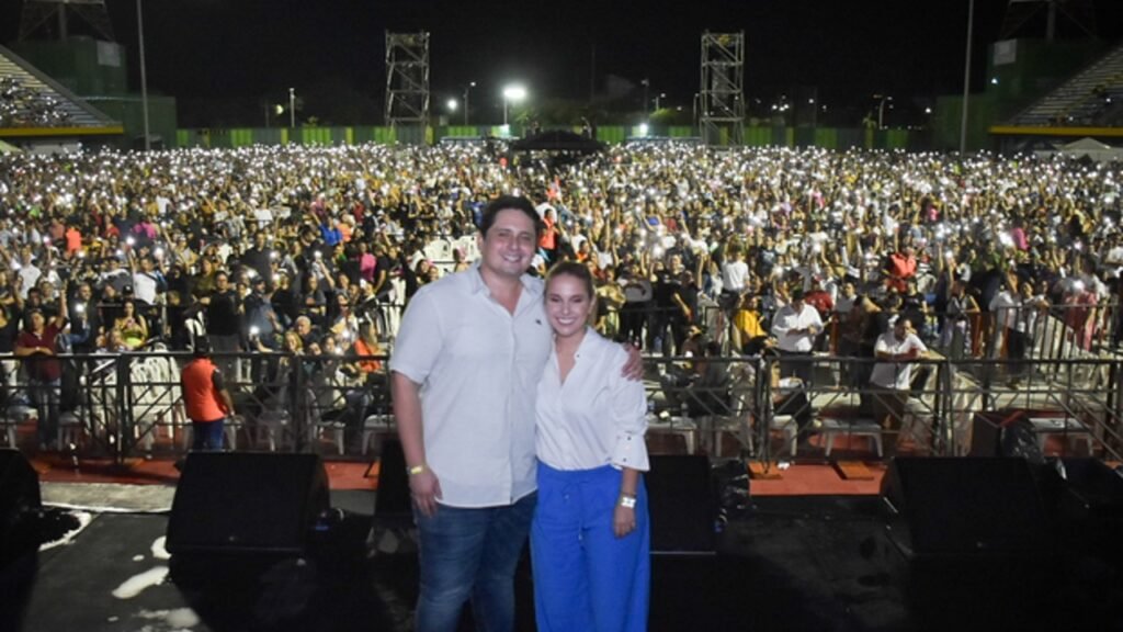 El alcalde de Barrancabermeja Jonathan Vasquez y la gestora social, hoy candidata al senado por el Pacto histórico, Laura Cristina Ahumada en una imegen de archivo. Foto: Instagram
