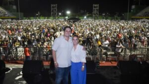 El alcalde de Barrancabermeja Jonathan Vasquez y la gestora social, hoy candidata al senado por el Pacto histórico, Laura Cristina Ahumada en una imegen de archivo. Foto: Instagram
