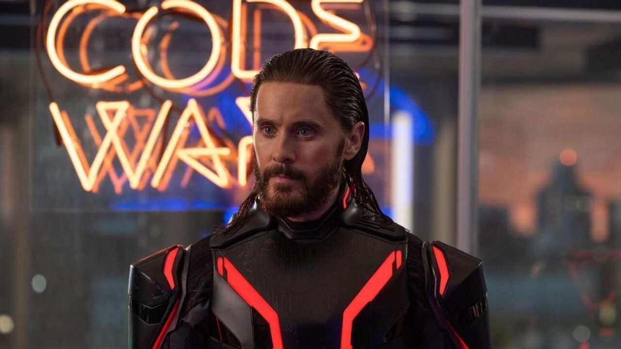 Jared Leto se convierte en un mesías digital que invita a la rebelión en Tron: Ares