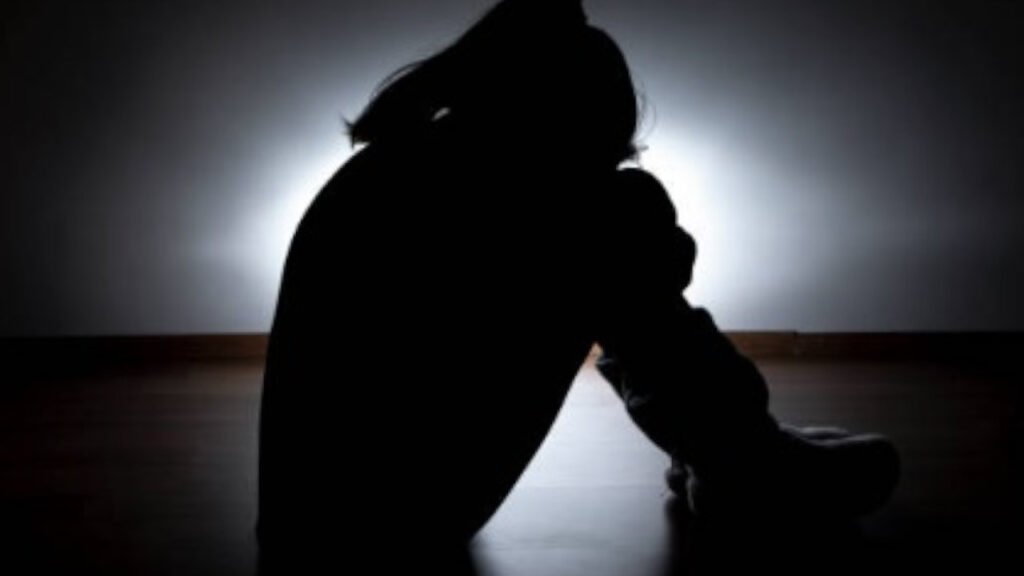 A la cárcel docente acusado de abusar sexualmente de niña de 9 años en la bodega del colegio