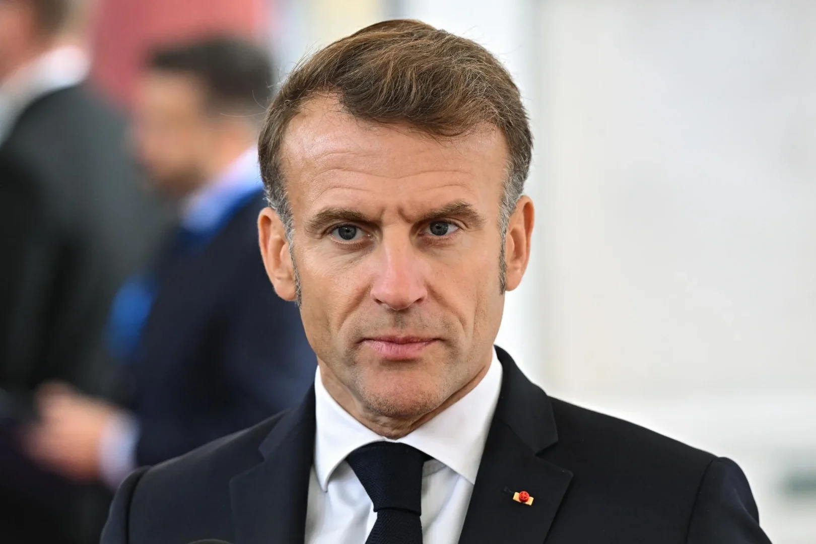 La crisis política en Francia refleja la soledad de Macron y la división tanto en la izquierda como en la derecha
