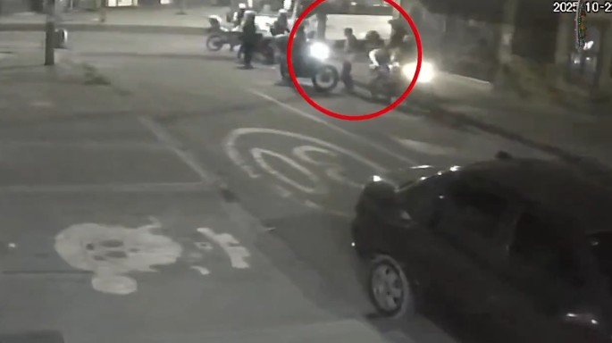 ¡Se iba a hacer «el bobo»! Pillado con el arma en la mano y su víctima en la mira: quedó en video